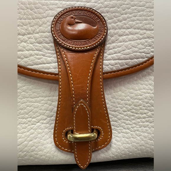 Vintage Dooney Bourke Leather White Essex Shoulder Bag Brass Hardware Tan Trim - Picture 4 of 17